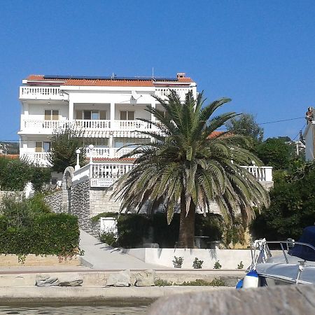 Apartments And Rooms Vinko Barbat na Rabu Luaran gambar