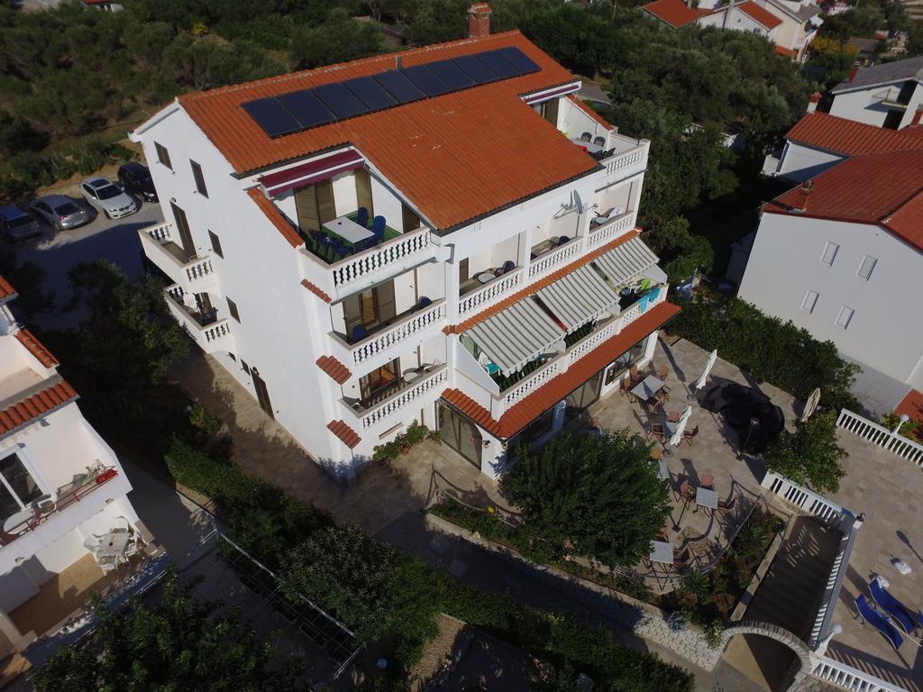 Apartments And Rooms Vinko Barbat na Rabu Luaran gambar